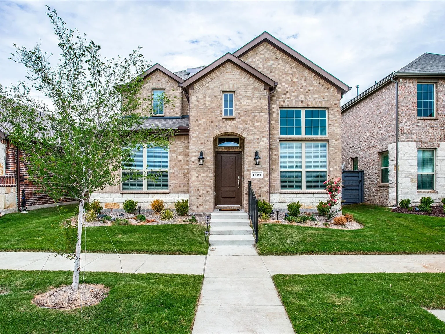 4 bed, 2402 sqft, $2,850 — Photo 1
