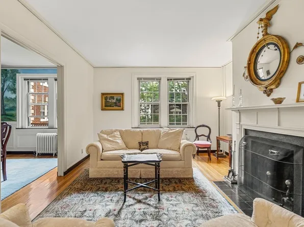 5 Arlington St APT 25, Cambridge, MA 02140