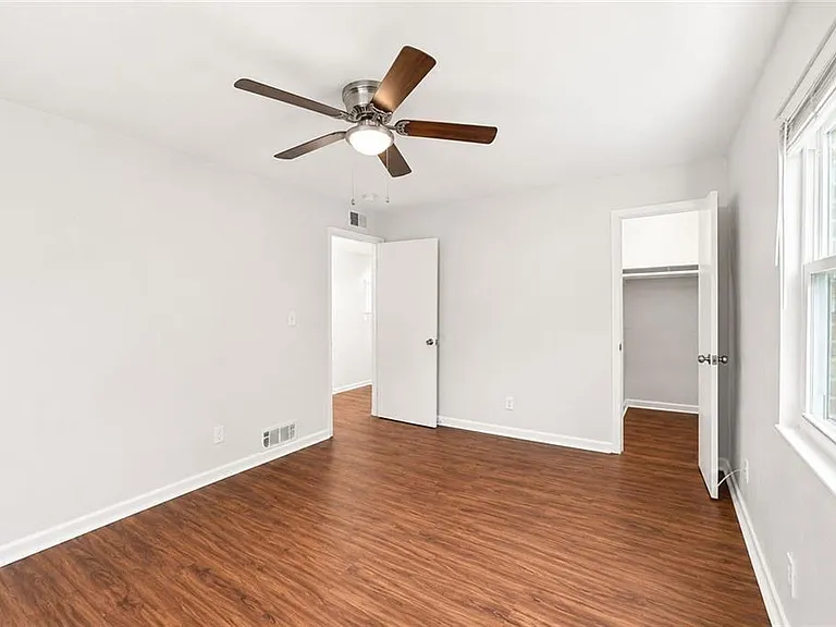 3203 E Point St #4 — Photo 11