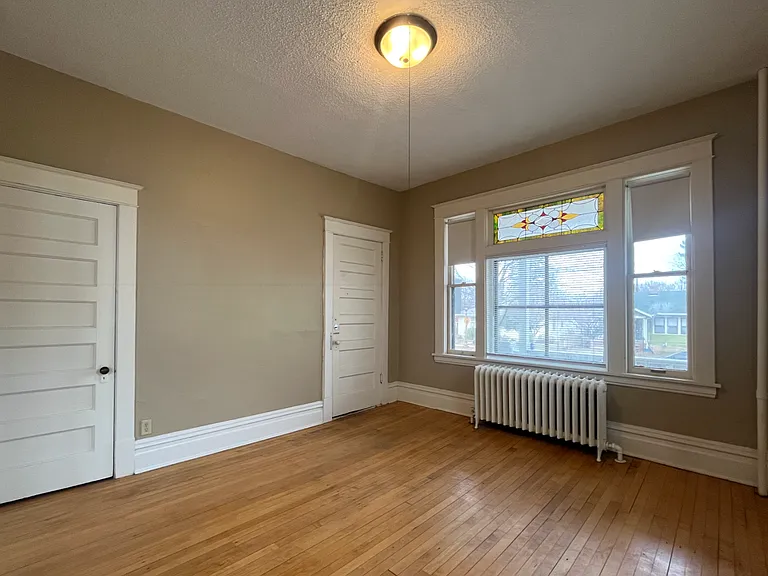 744 Simon Ave — Photo 6