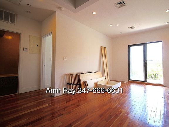 5th image of 25 Woodbine St #4