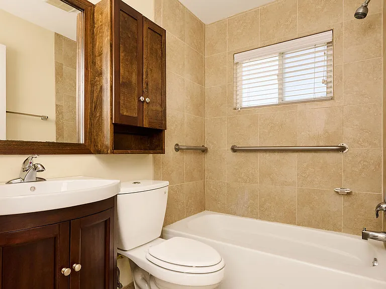 32 Peachtree Ave NE — Photo 4