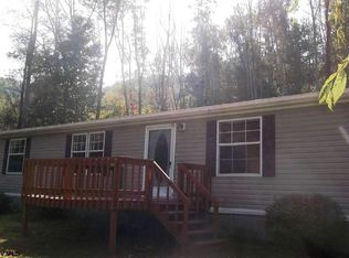 208 Ridgeway Dr, Weston, WV 26452