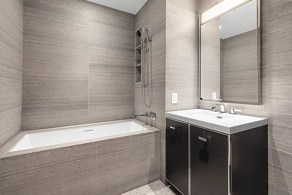 Rented by Extell Marketing Group LLC | media 4