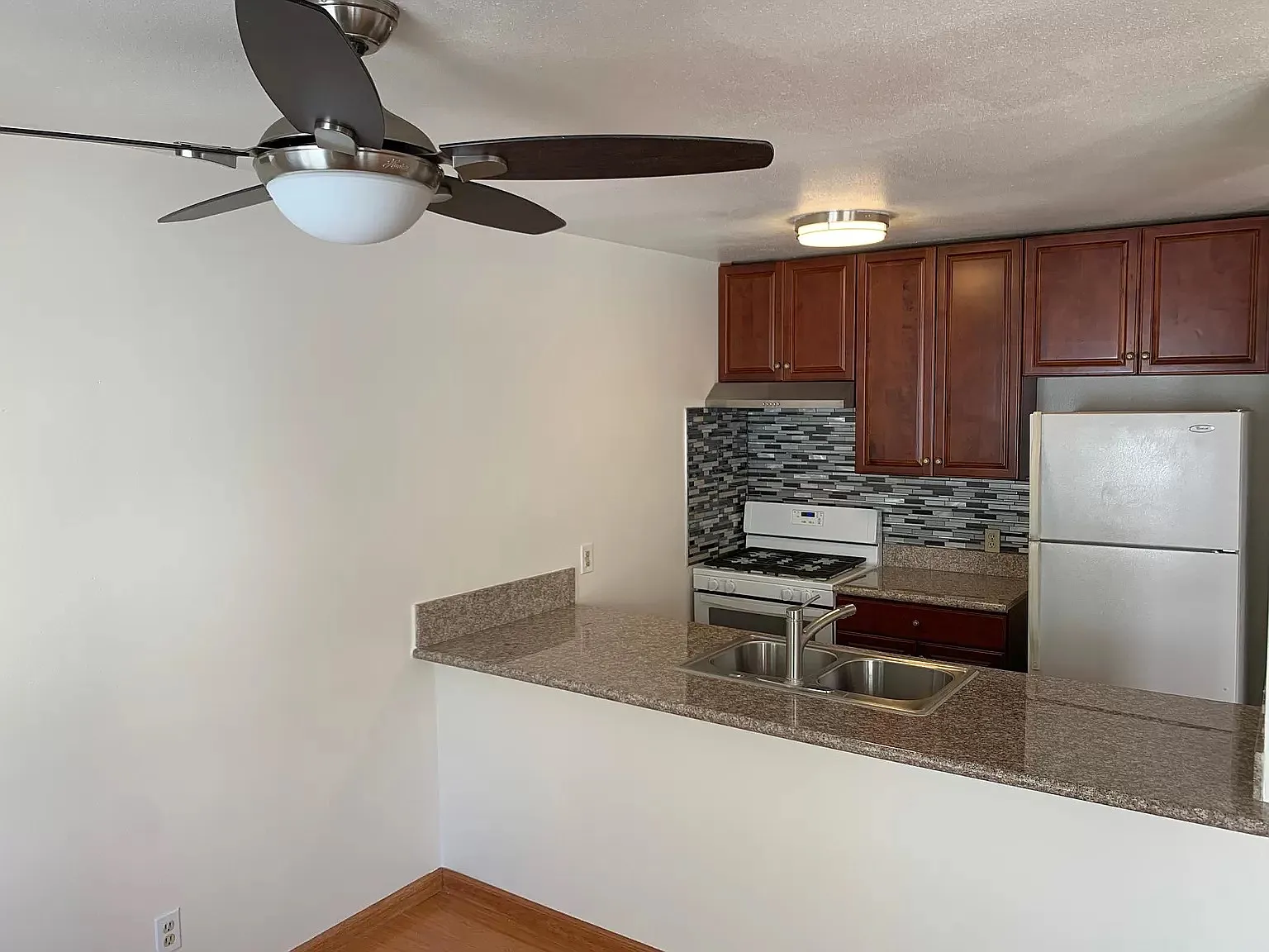 1 bed, 700 sqft, $1,975 — Photo 4