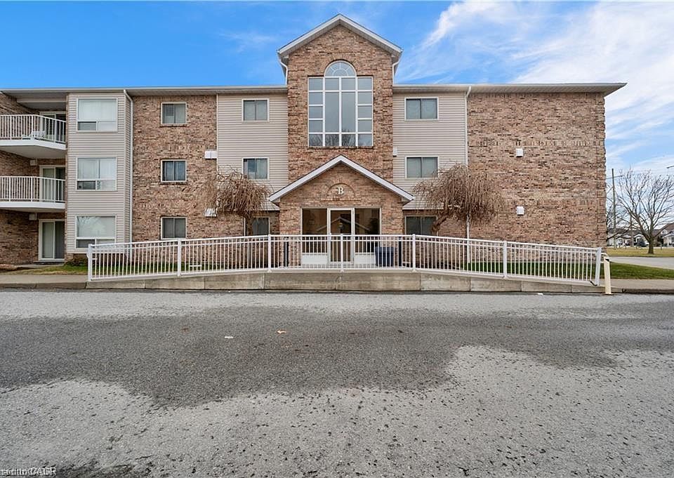 1st image of 1061 Vansickle Rd N #303B
