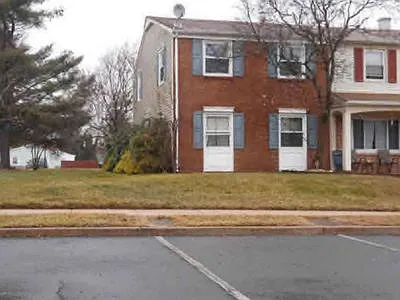 3 bed, 2.5 bath, 1395 sqft, $2,600 — Photo 3