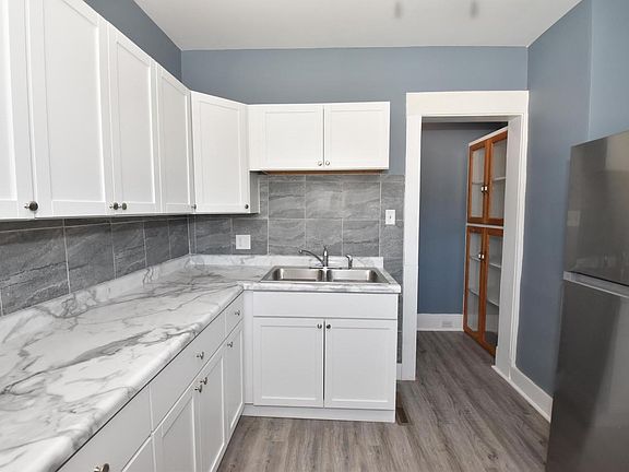 4th image of 2426 Carmel AVENUE