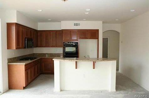 4th image of 322 Canary Ct