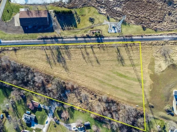Hunting Hills Ave NE, Hartville, OH 44632