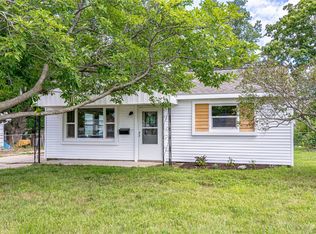 3608 Oakland Rd NE, Cedar Rapids, IA 52402