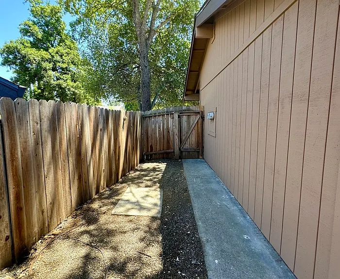 5943 Moss Creek Cir — Photo 22