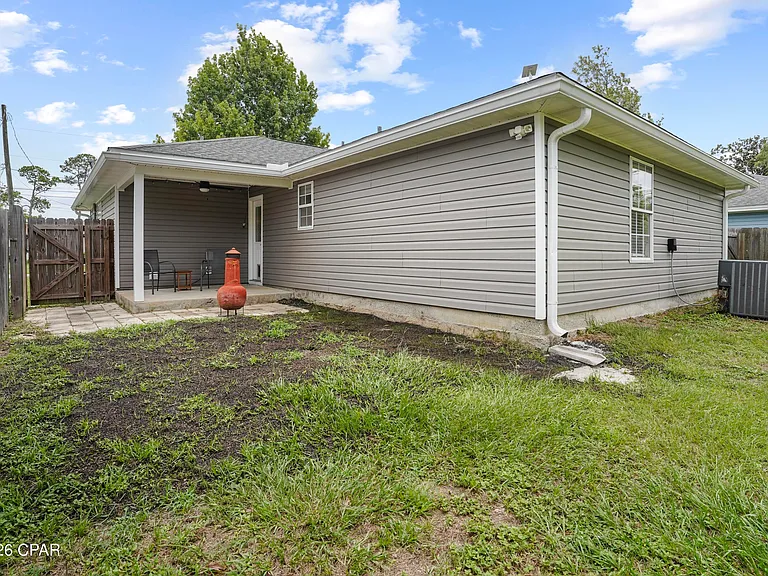 1815 Foster Ave — Photo 45