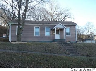 103 N 9th St, Petersburg, IL 62675
