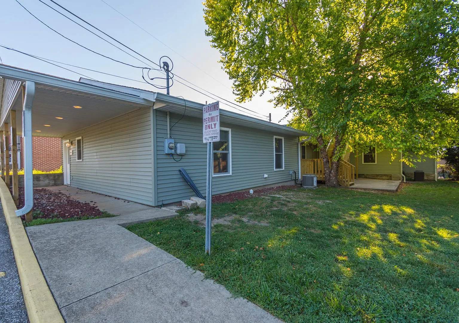209 N. Madison - Last Unit Available! - 1/2 Off First Month! — Photo 2