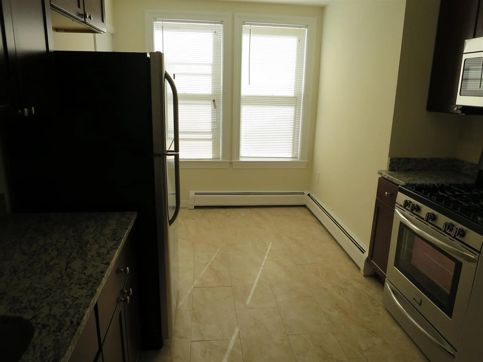2 bed, 772 sqft, $3,100 — Photo 4