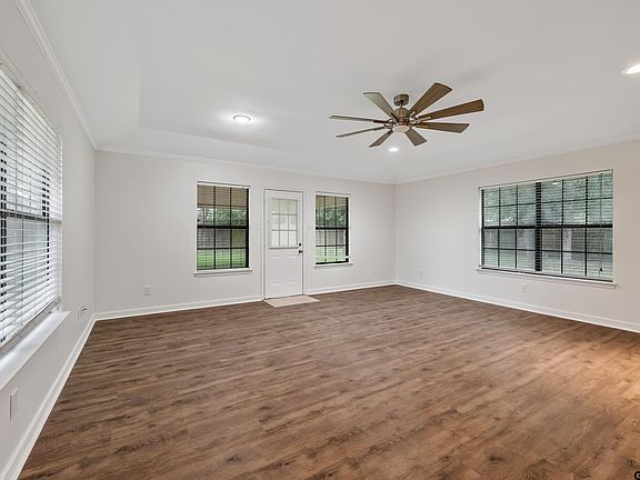 3rd image of 3619 Leaning Oaks