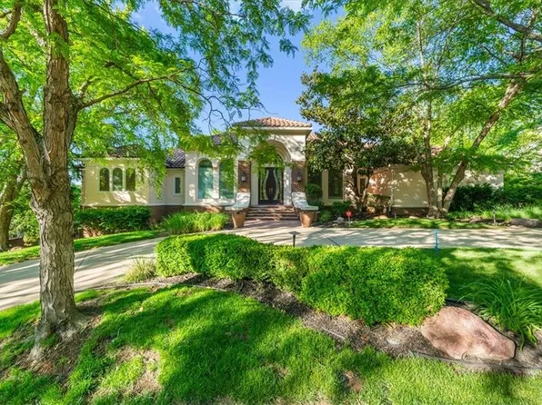3104 W 117th St, Leawood, KS 66211