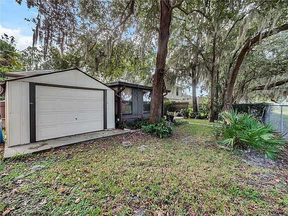 4th image of 2708 Curry Woods Dr
