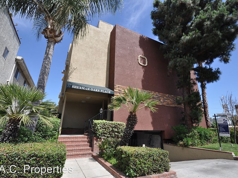1st image of 4414 Woodman Ave #17313353