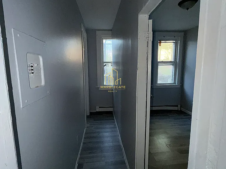 137 3rd St #2E — Photo 6