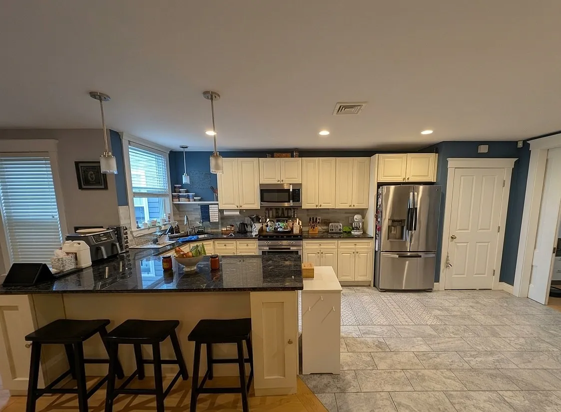 3 bed, 2000 sqft, $5,000 — Photo 4