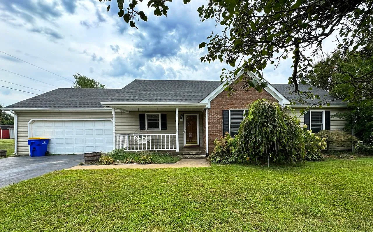 3 bed, 1447 sqft, $1,750 — Photo 1