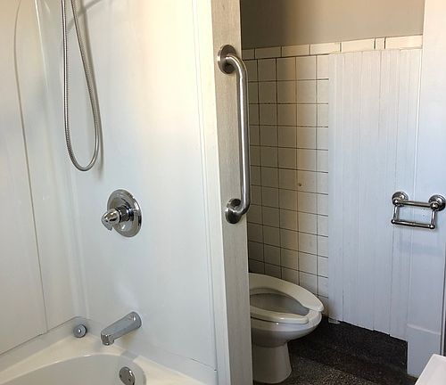 3rd image of 543 Tuscarawas Ave W #211