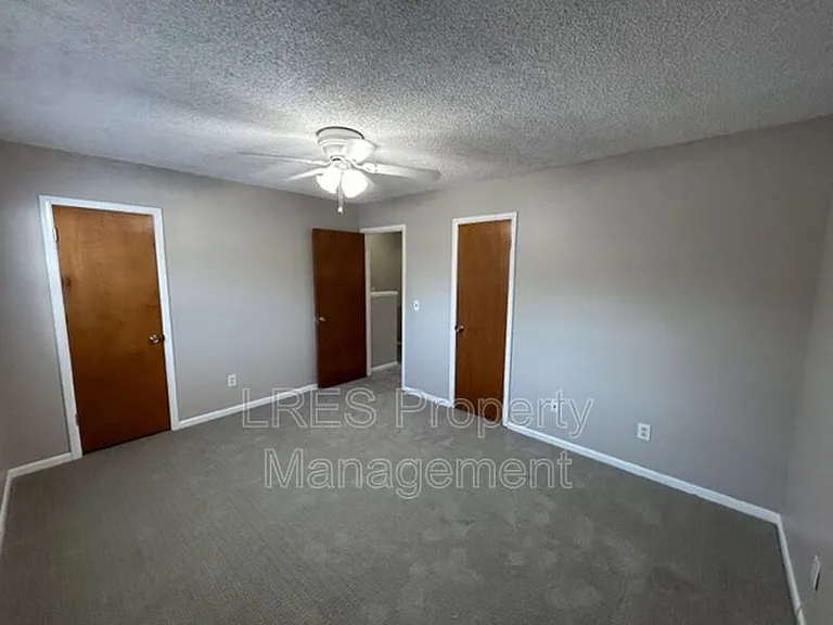 816 W 25th St — Photo 49