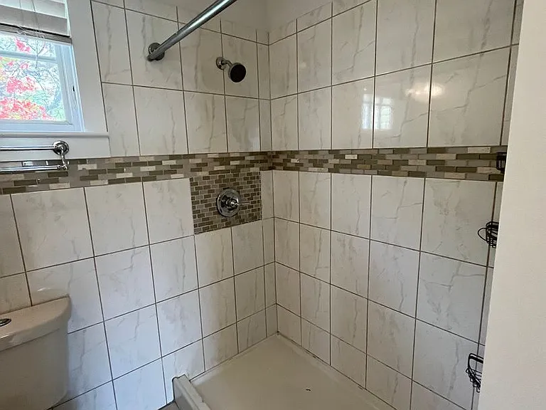 1128 Margaret St — Photo 11
