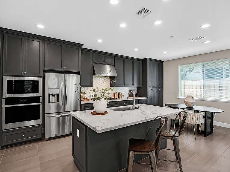 464 E Yarrow Pl — Photo 11