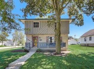 3002 S 93rd St, West Allis, WI 53227