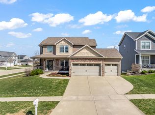 1302 Wicklow Dr, Bloomington, IL 61705