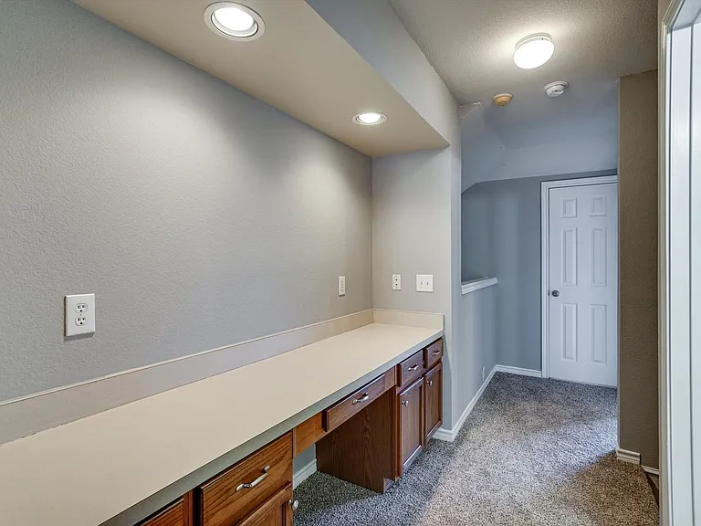 7657 Ravenhill Dr — Photo 25