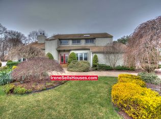 10 Dairy Ln, Mount Sinai, NY 11766