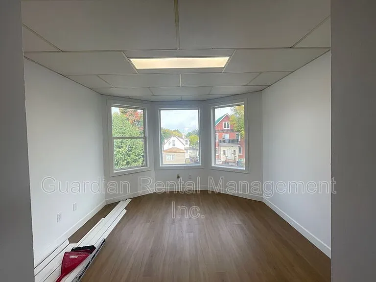 245 McIntyre St #2 — Photo 1
