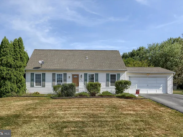 621 Bernhard Ave, Mount Joy, PA 17552
