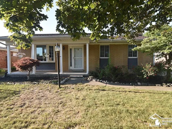 20474 Indiana Ave, Brownstown, MI 48183