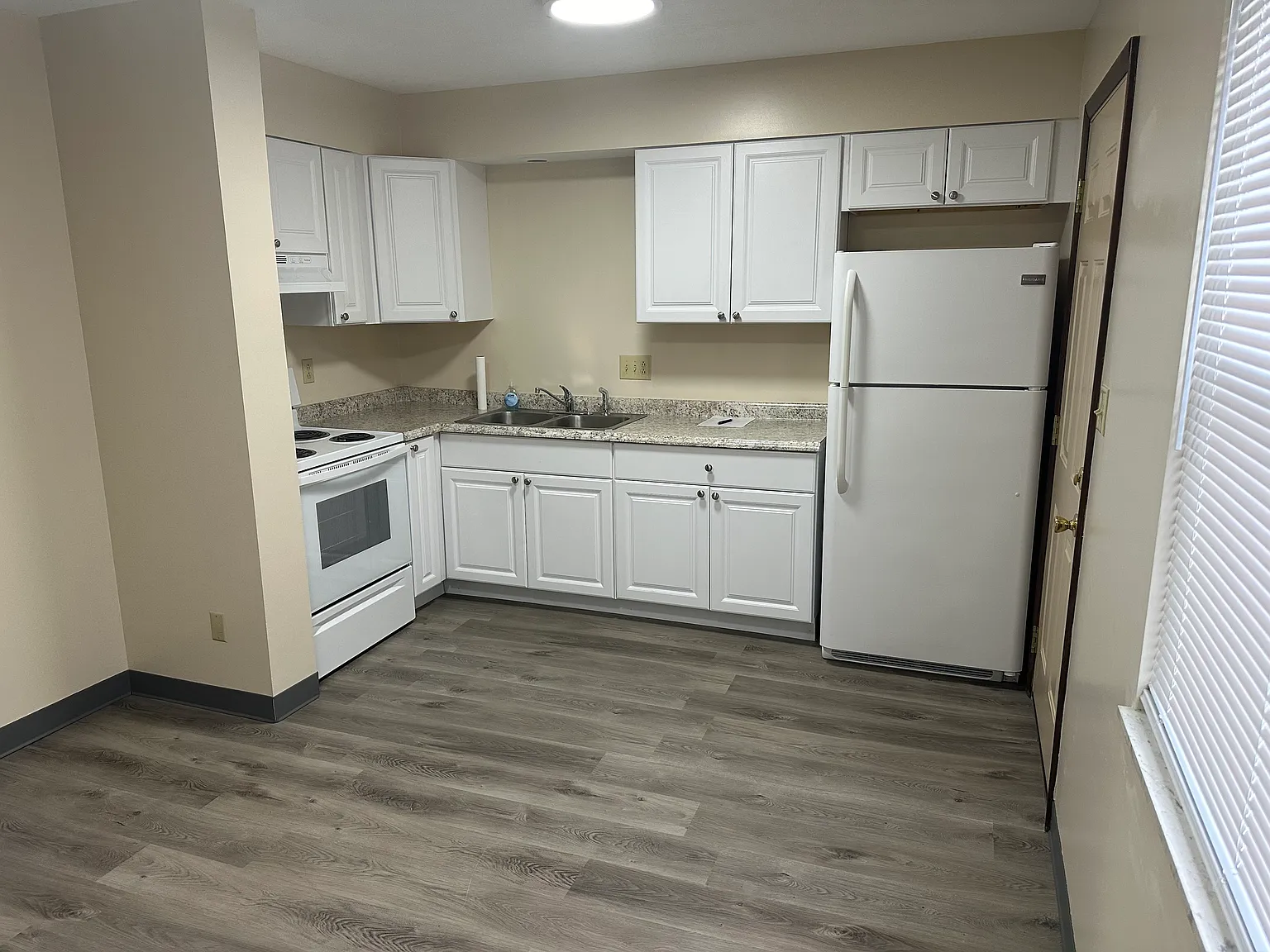 270 Stocksdale Dr — Photo 3
