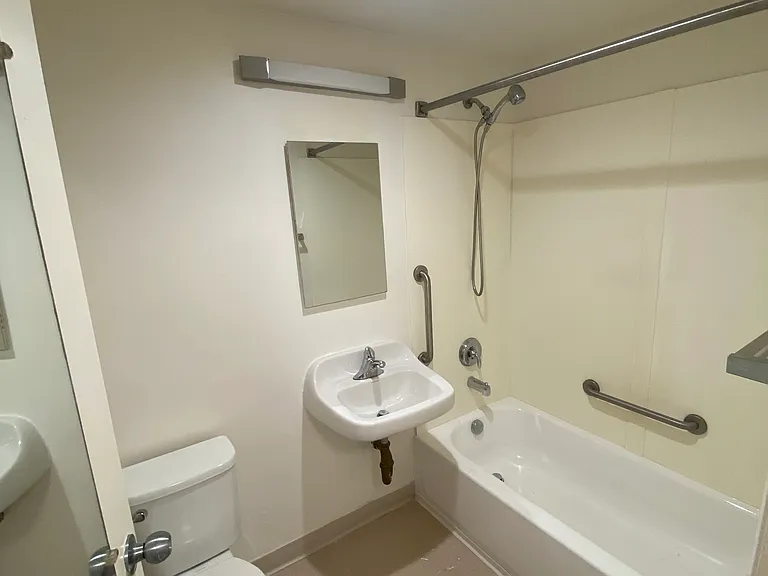 Luther Tower Apartments — Photo 6