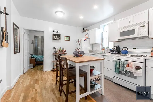 Rented by Bond New York | media 15