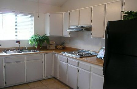 Modern Kitchen with Breakfast Corner
