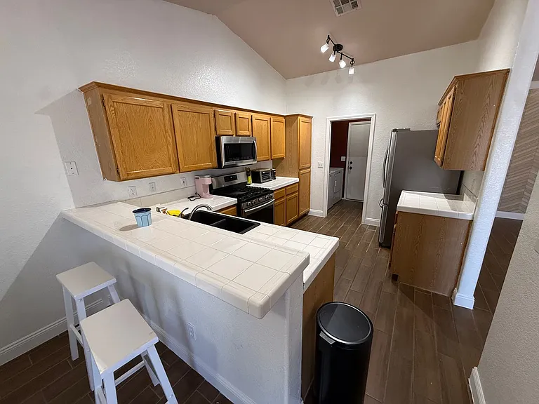 904 Big Horn St — Photo 3