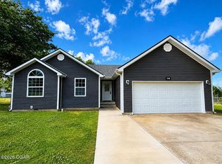 1134 Hillside Dr, Webb City, MO 64870