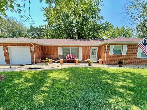 103 Bauer Ln, Maryville, IL 62062