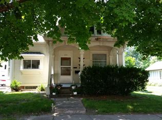 209 S F Ave, Washington, IA 52353
