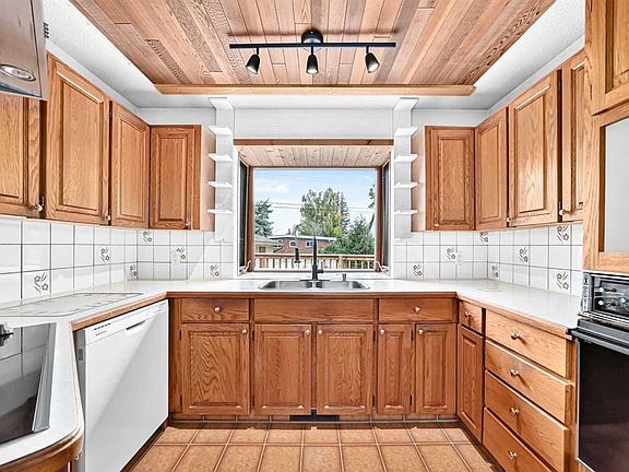 4th image of 5712 W Lakeview Dr SW