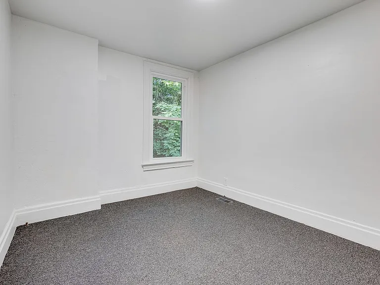124 Tecumseh St — Photo 3