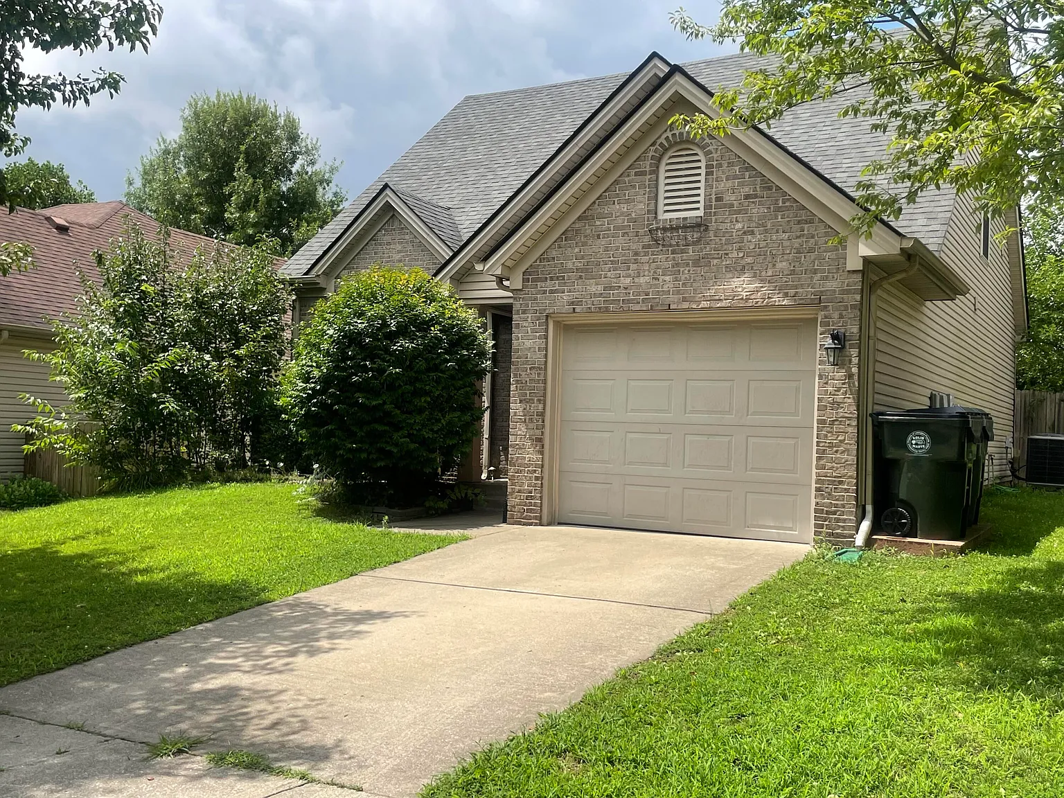 3 bed, 2.0 bath, 1350 sqft, $1,895 — Photo 2