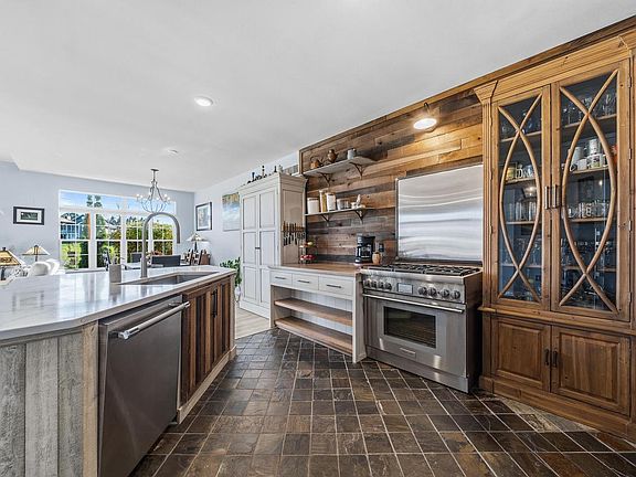 5th image of 765 Hillview CIRCLE
